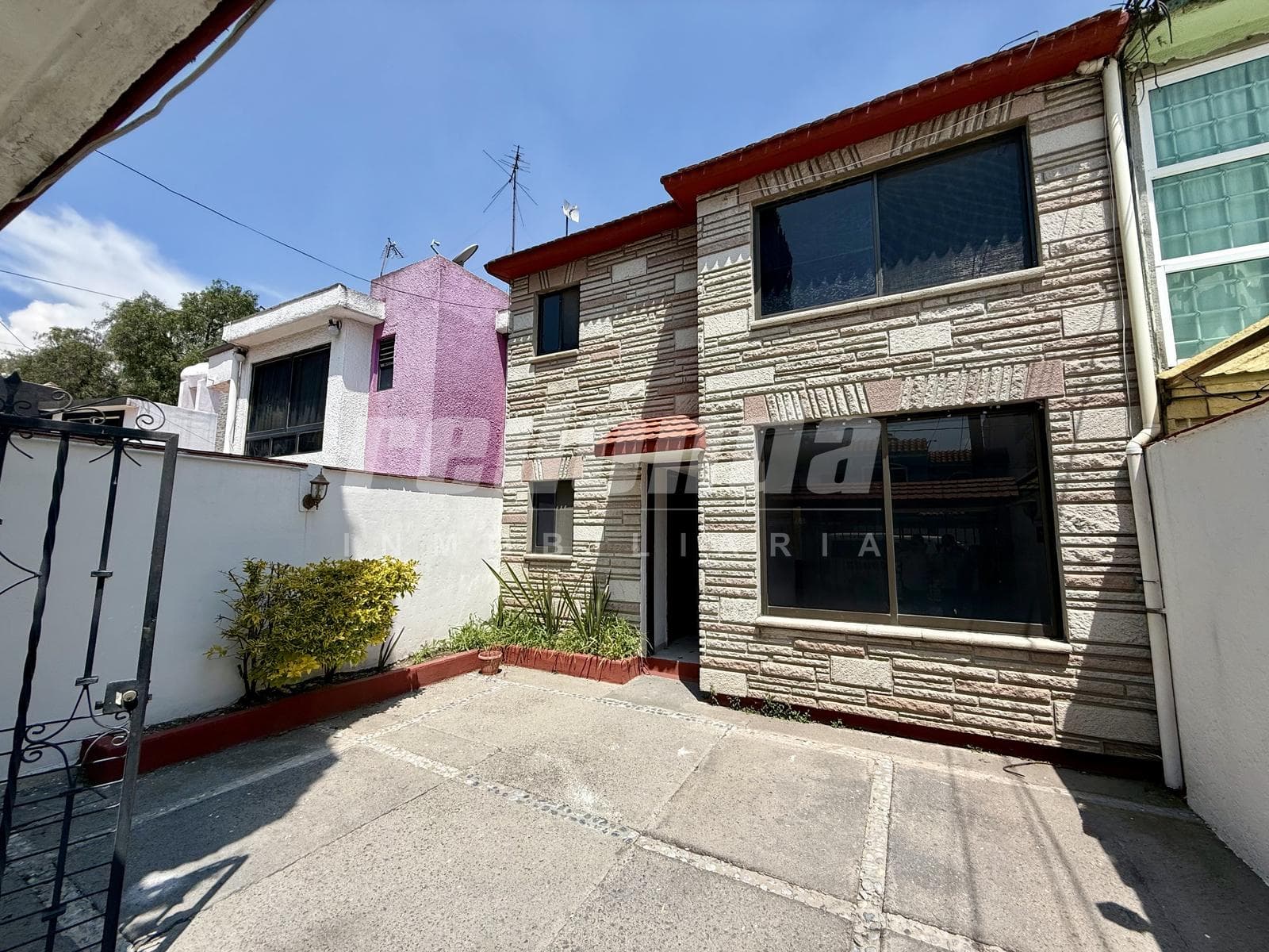 House in Ensueños