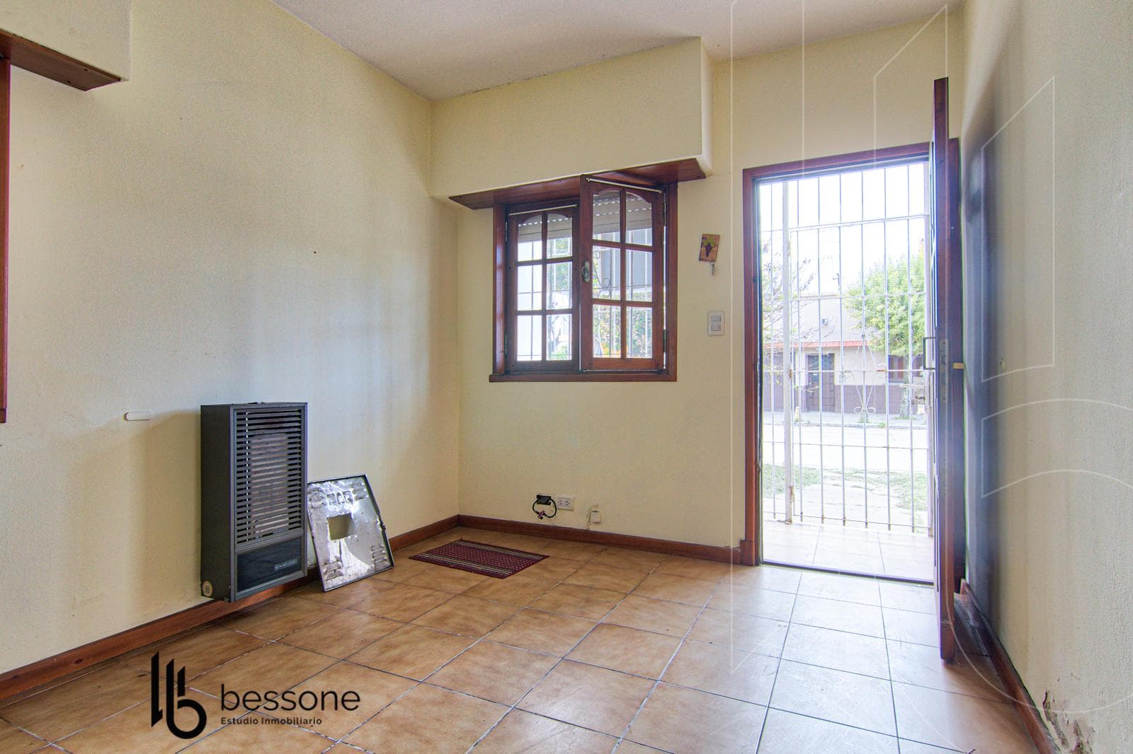 3-Room House with Garage and Laundry Room in the Gascon and Peru Areas