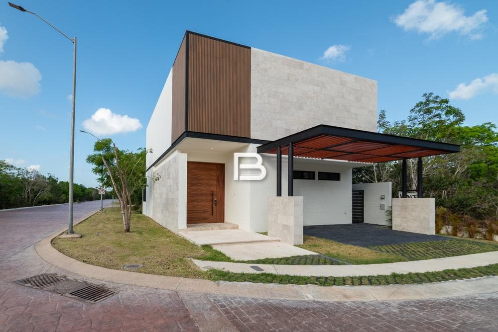 House for Sale in the Via Cumbres Residential Complex
