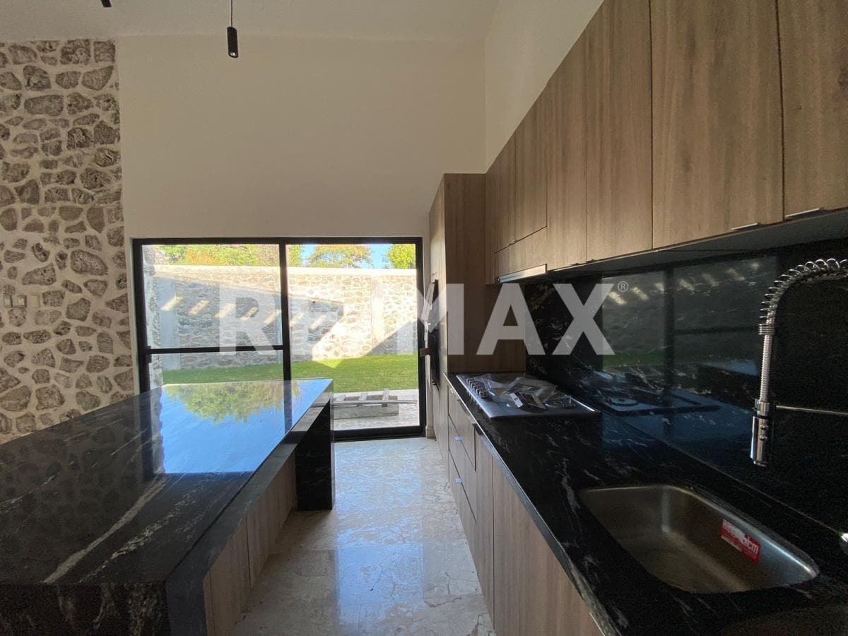 House for Sale in Morelos, Lomas de Cocoyoc Subdivision