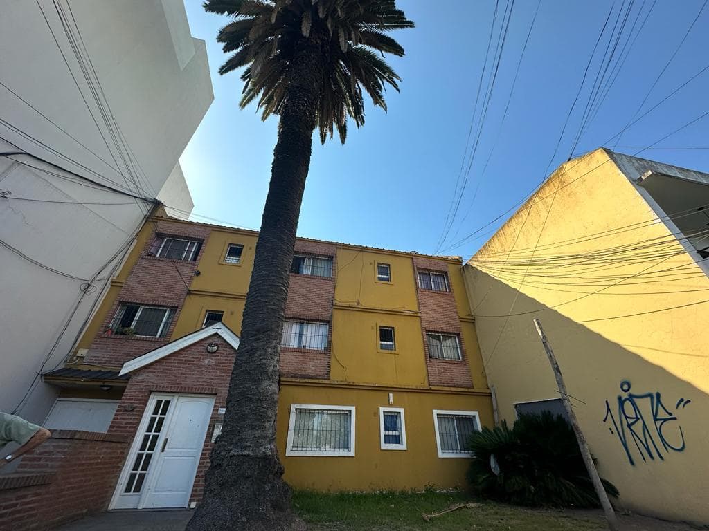 For Rent | Beautiful 2-Room Apartment with Uncovered Parking Space in Downtown Moreno (North Side) — On Rivadavia Street in the 300s