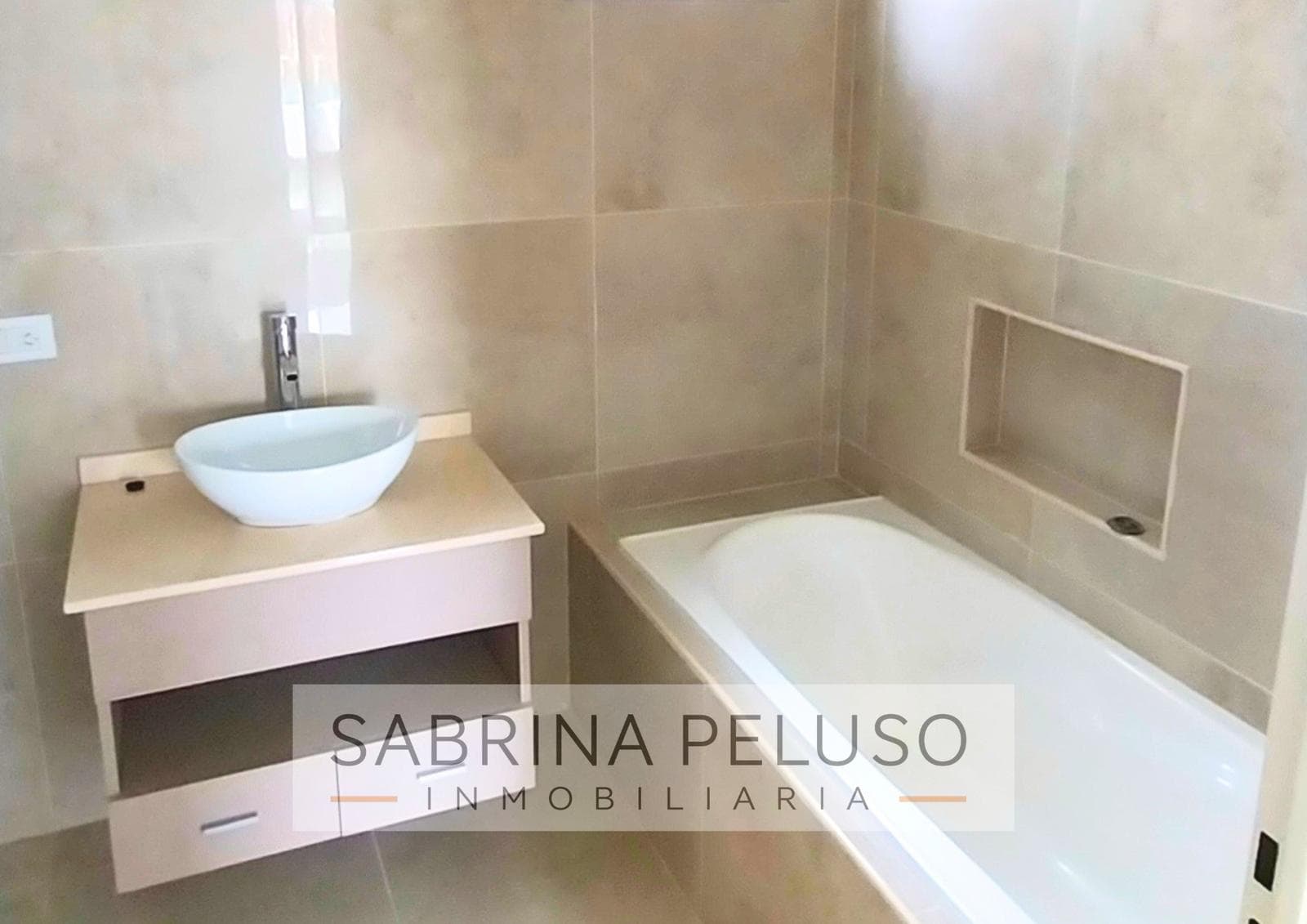 HOUSE FOR SALE in Alvarez del Bosque, MORENO