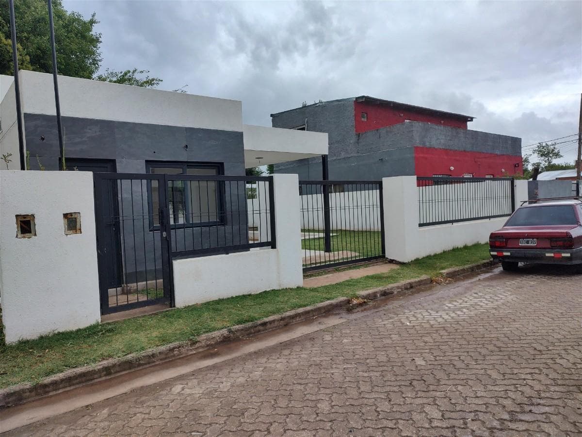 FOR SALE | TRADE - 2-bedroom house with pool and garage - Altos de Pellegrini, Roldán.