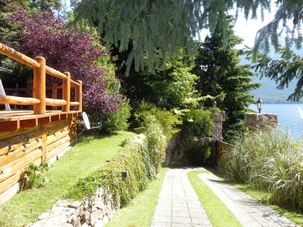 House on the shore of Lake Gutiérrez, Bariloche
