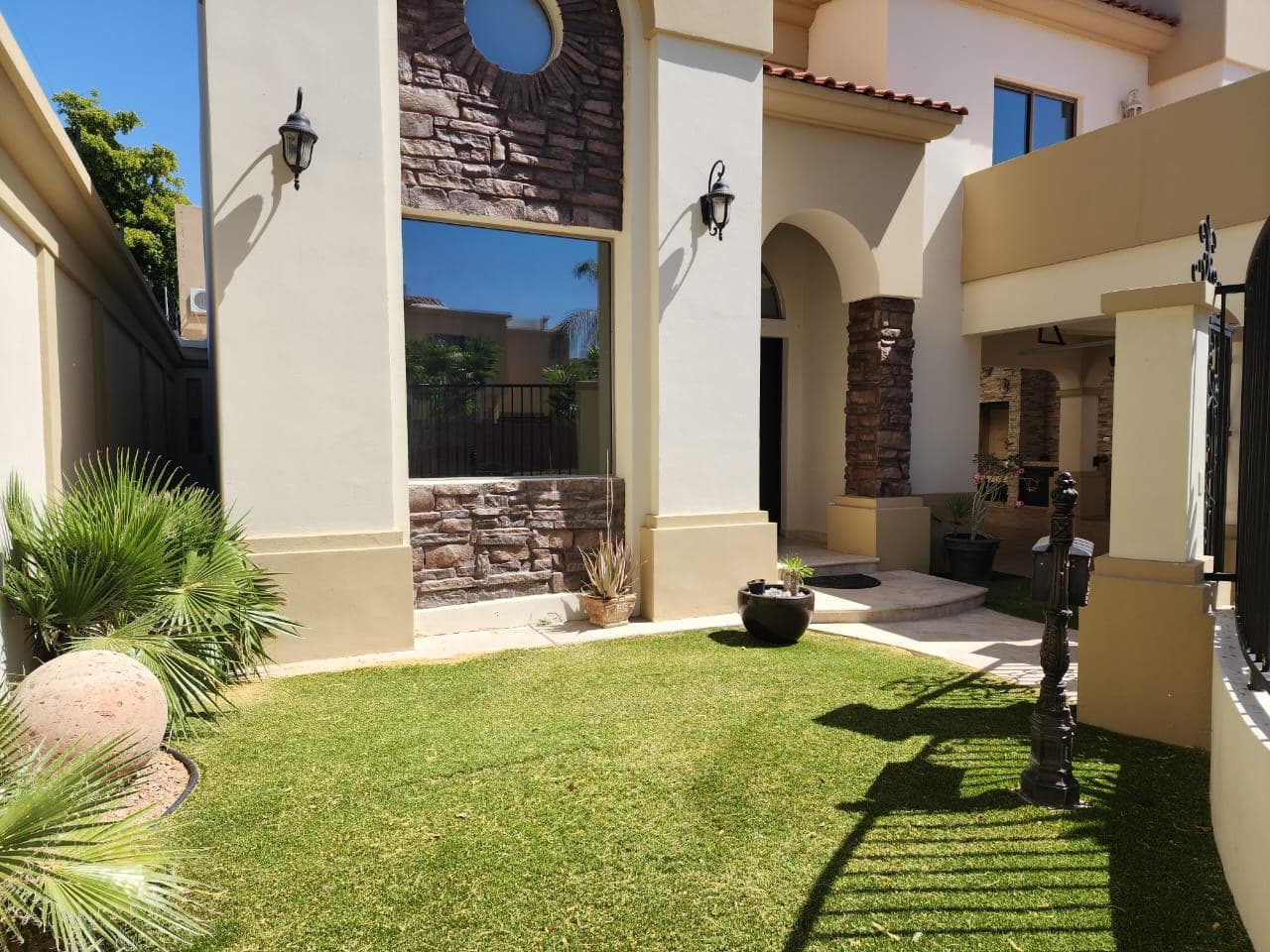 House for Rent in Compostela Residencial