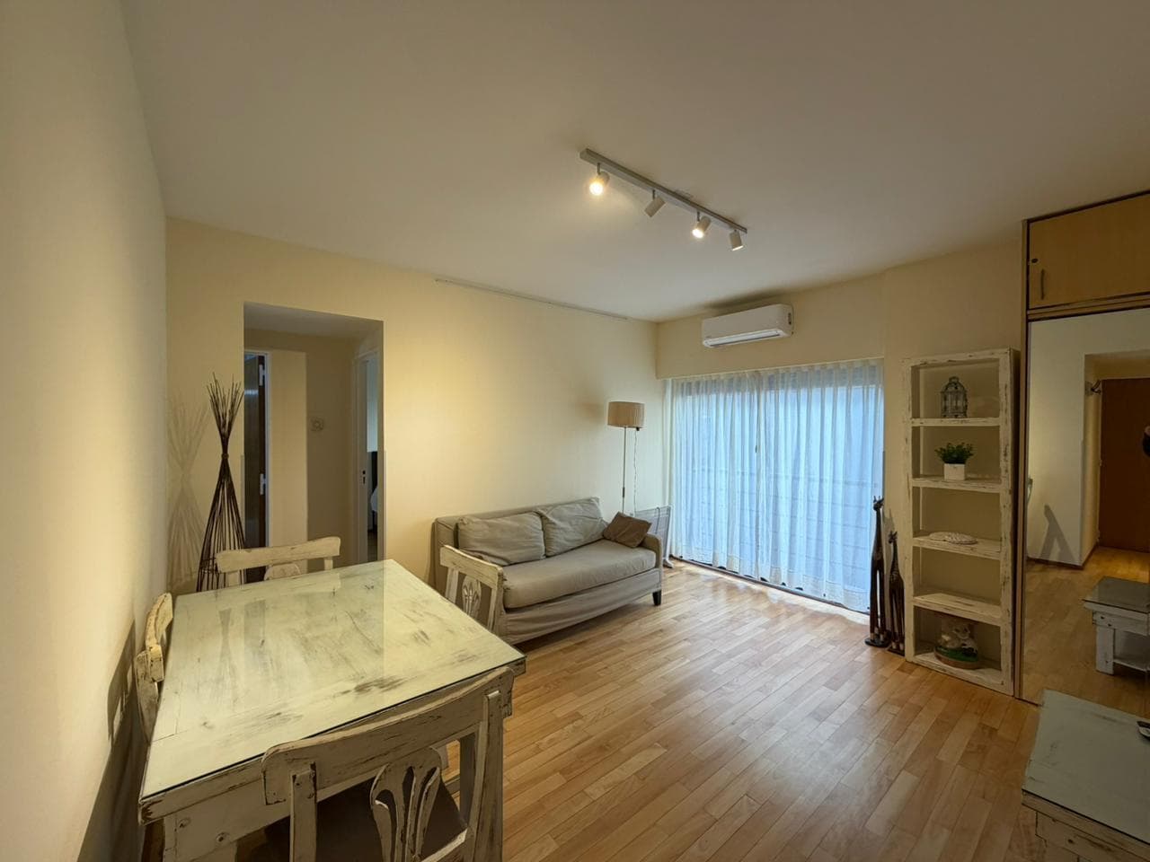Bright First-Floor Apartment, 2 Rooms, and Separate Kitchen with Optional Parking Space - Palermo