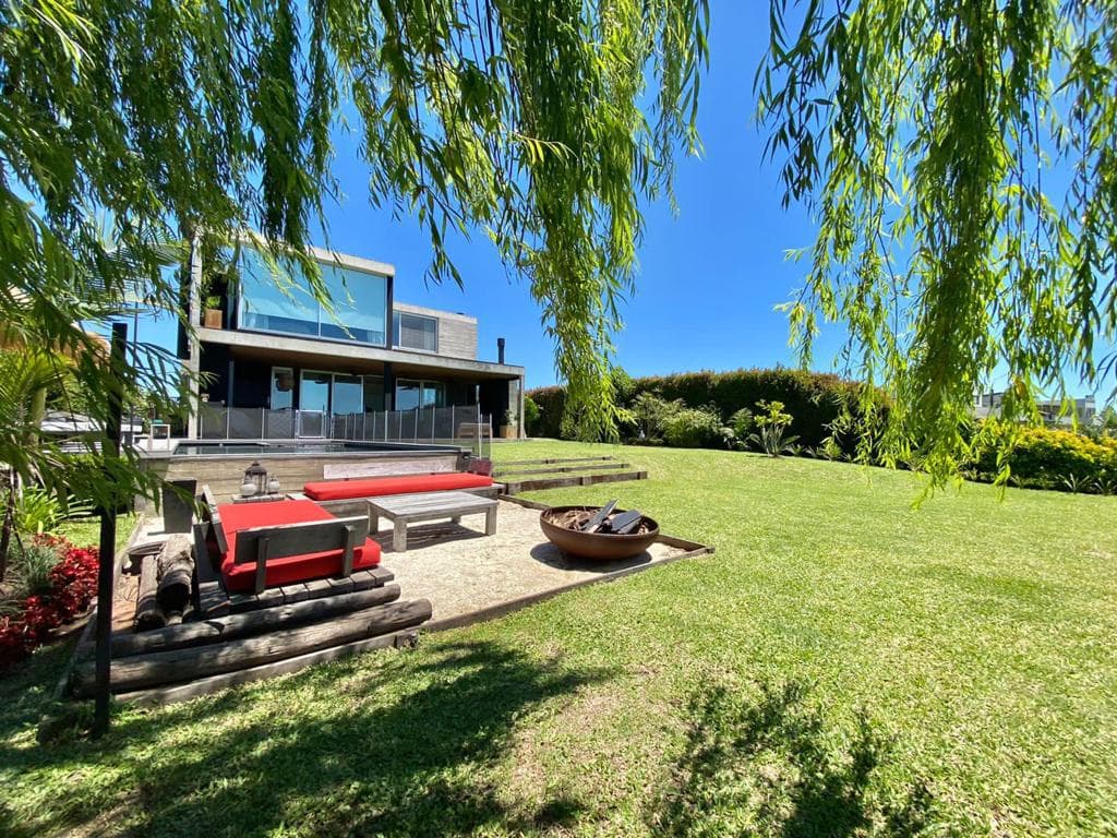 Modern House for Sale on the Water in the Barbarita Gated Community