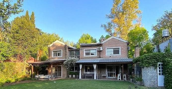 SHORT-TERM RENTALS: SUMMER–JANUARY