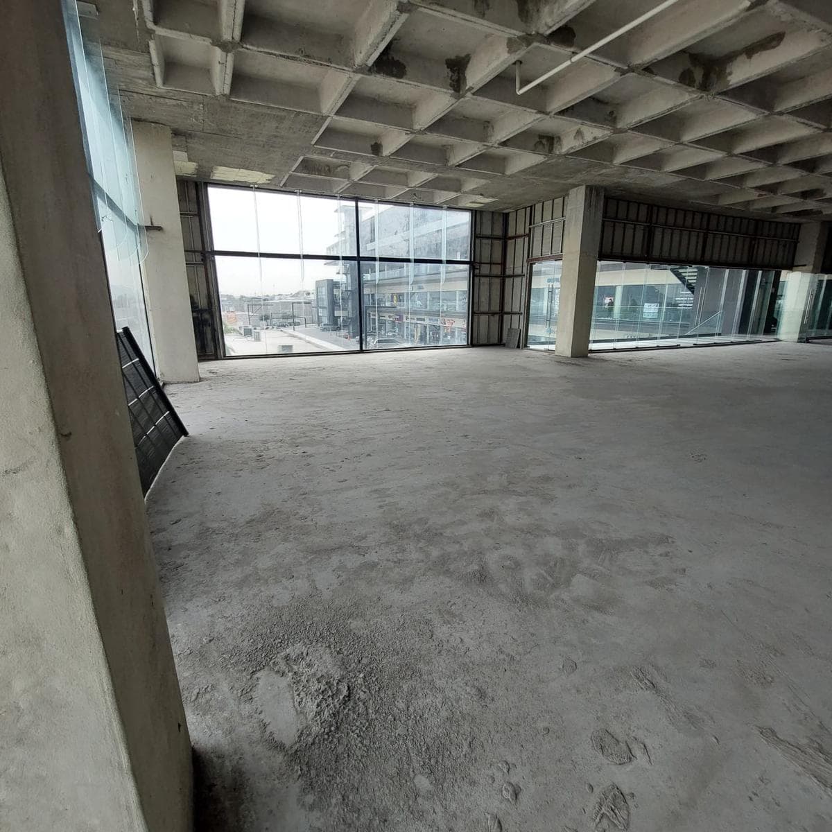 COMMERCIAL SPACE FOR RENT IN CUMBRES