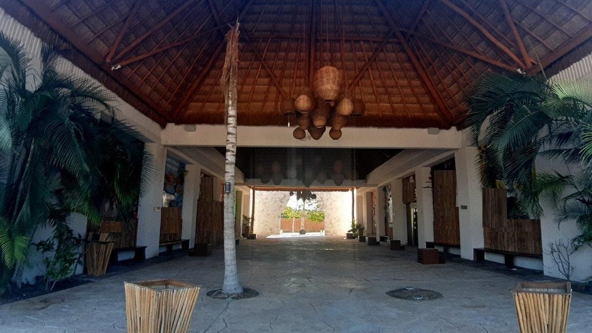 TERRENO CON 2 LOCALES/BODEGAS EN VENTA EN LA CARRETERA EN TULUM P3404