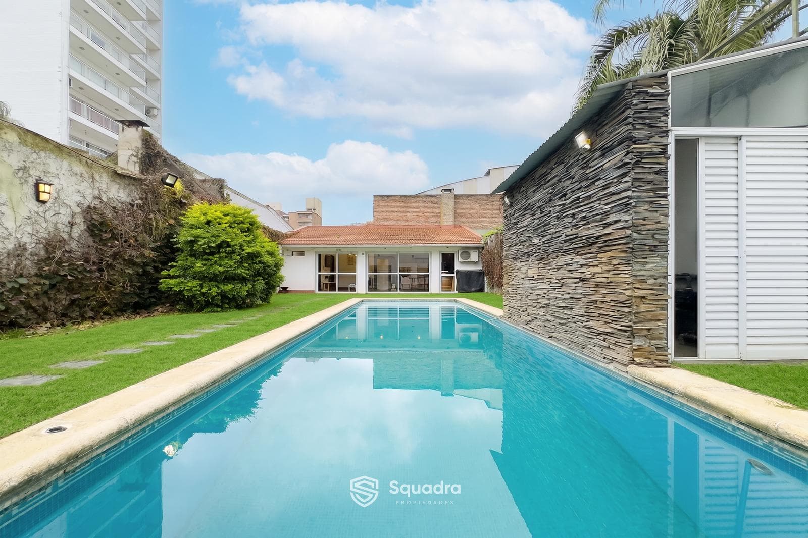 FOR SALE | TRADE - 3-bedroom house with double garage and pool - Echesortu, Rosario - QUALIFIES FOR A MORTGAGE.