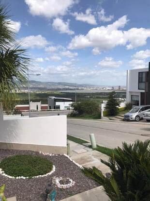 Casa en Porta Toscana con 3 recámaras con baño y excelente vista a la Presa