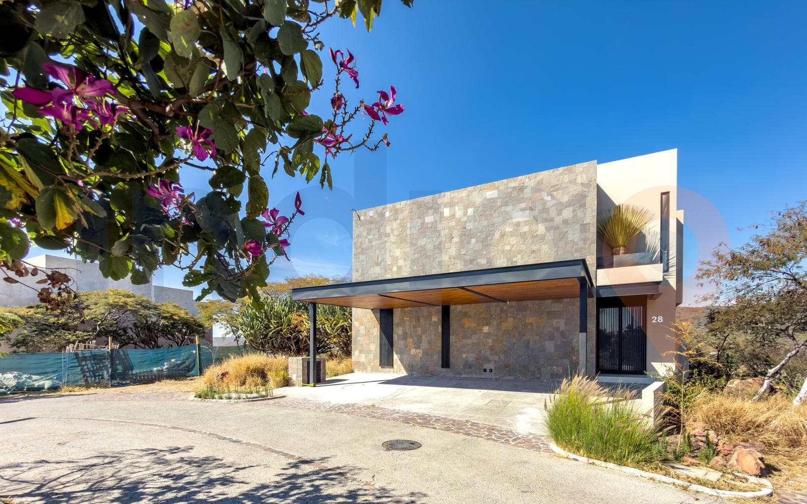 House for Sale in Altozano with a View of the Valley and Nature Reserve