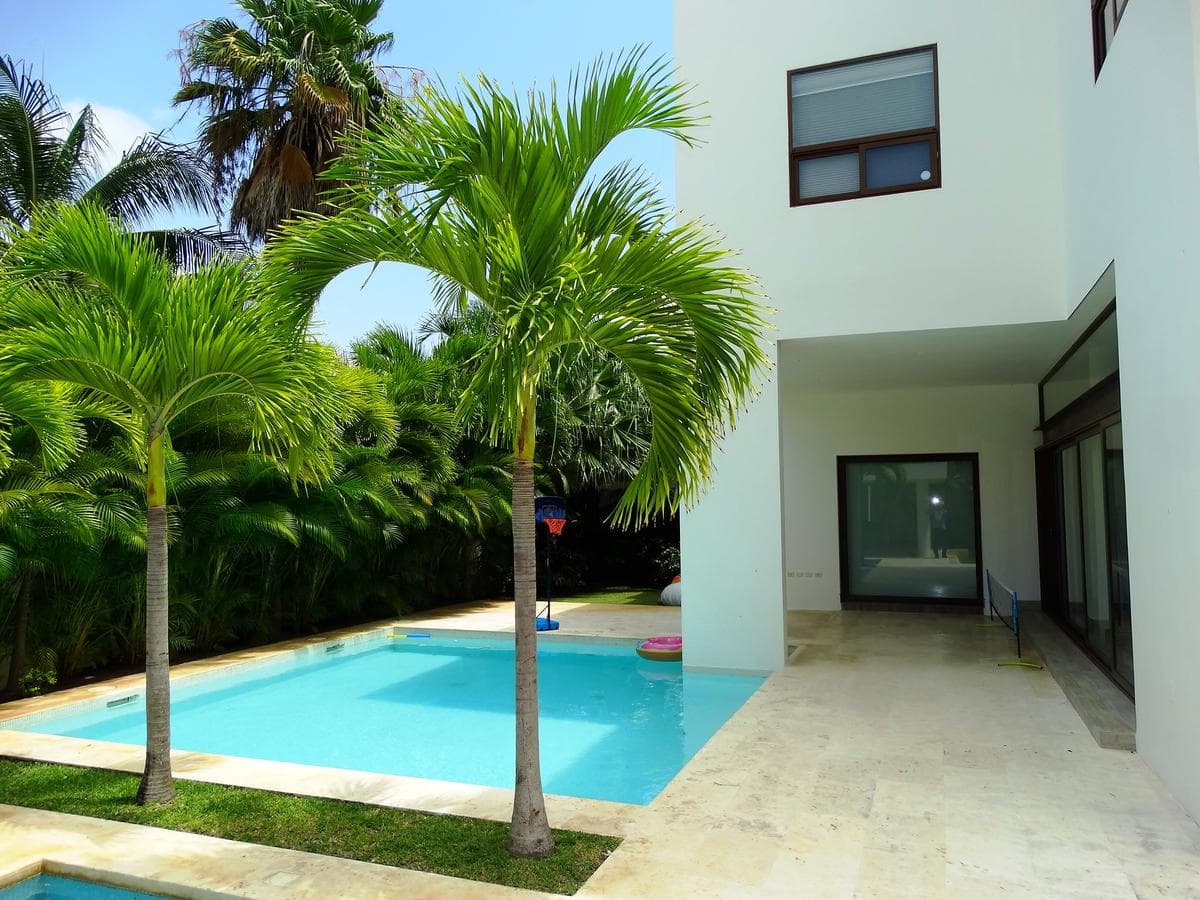House for Sale, 4 Bedrooms, Double Lot, Pool, Garden, Villa Magna Residential Complex, Cancún