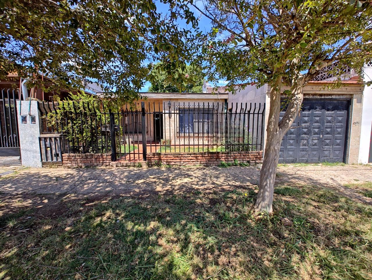 House for sale in G. de Laferrere
