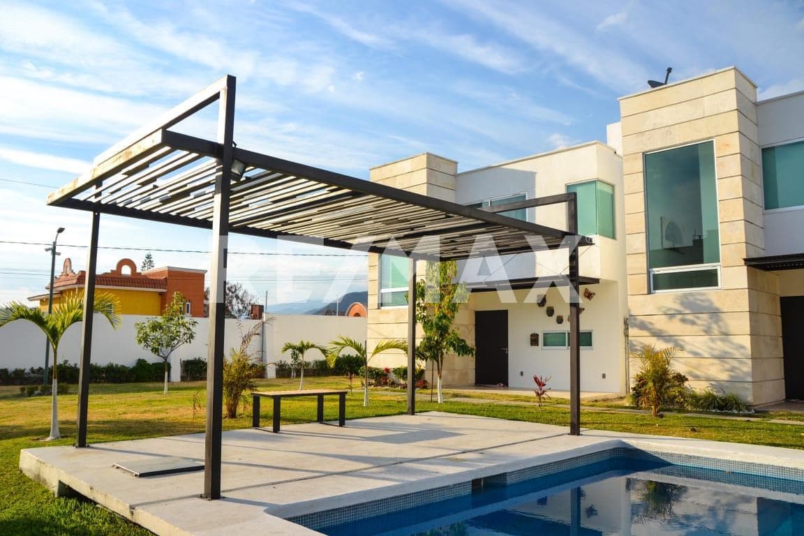 House in a Condominium Complex in Downtown Oaxtepec, Morelos