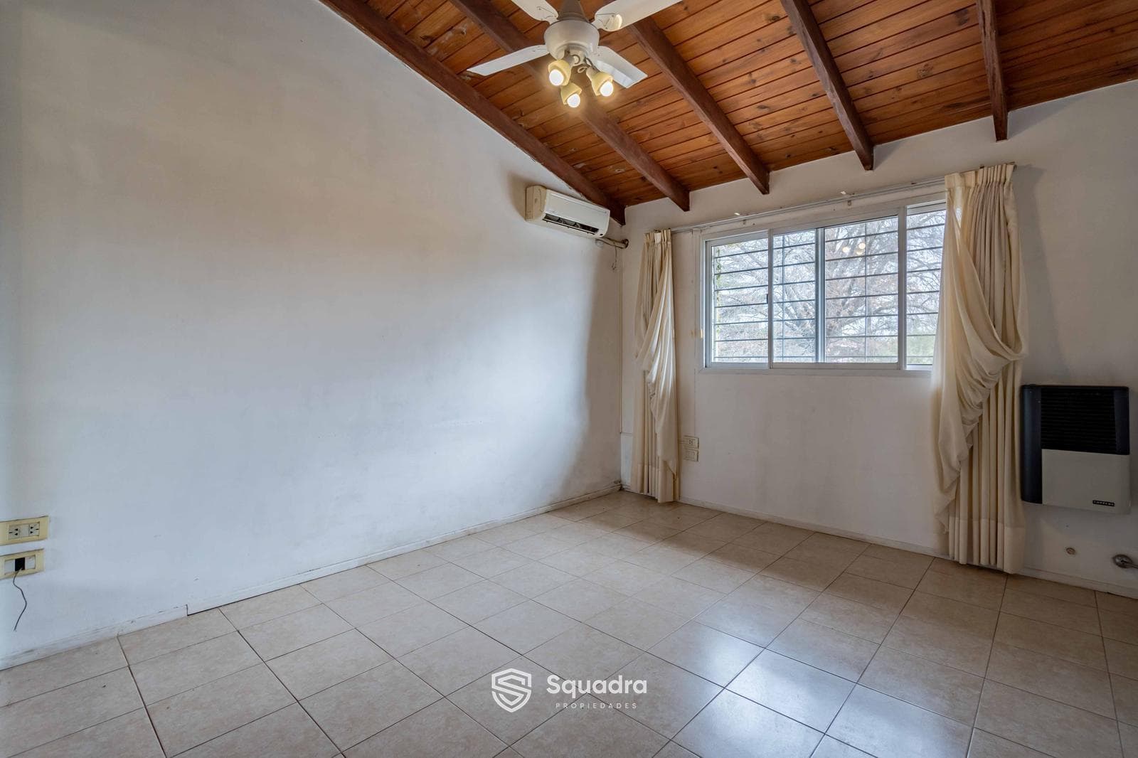 FOR SALE | TRADE - 3-bedroom house with a versatile room - Downtown, Funes - QUALIFIES FOR A MORTGAGE.