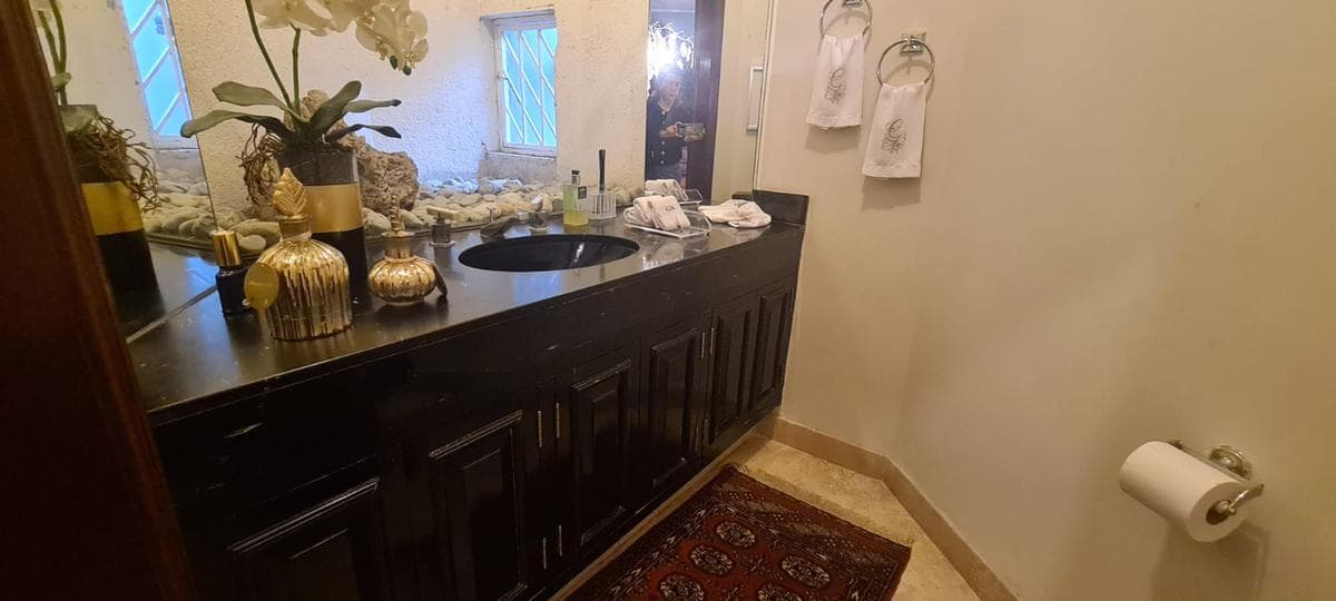 COLONIAL-STYLE HOUSE FOR SALE IN LA SIERRA