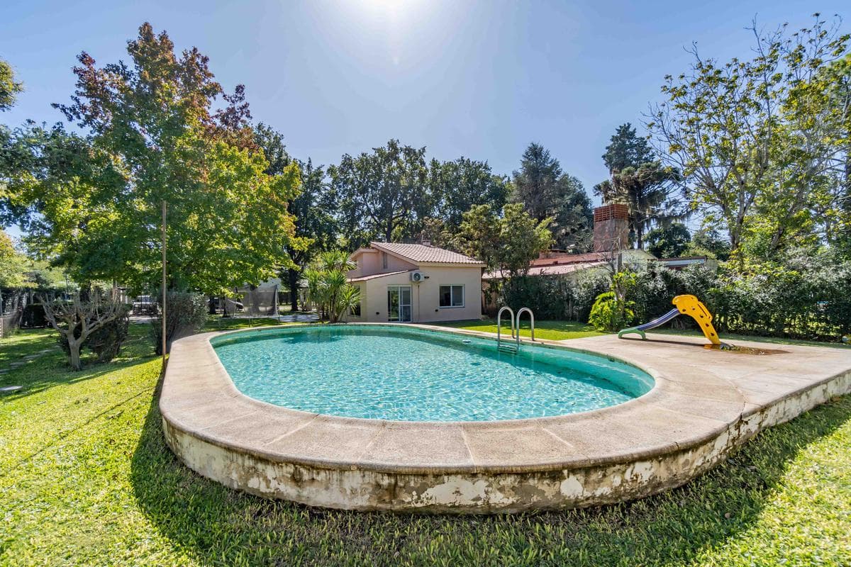 FOR SALE | TRADE - 2-bedroom house with a pool and a 1,200 m² lot - Funes. MORTGAGE AVAILABLE.
