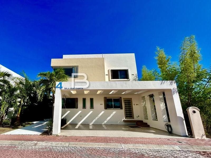 Isla Dorada: Unfurnished House for Rent, Ready to Move In