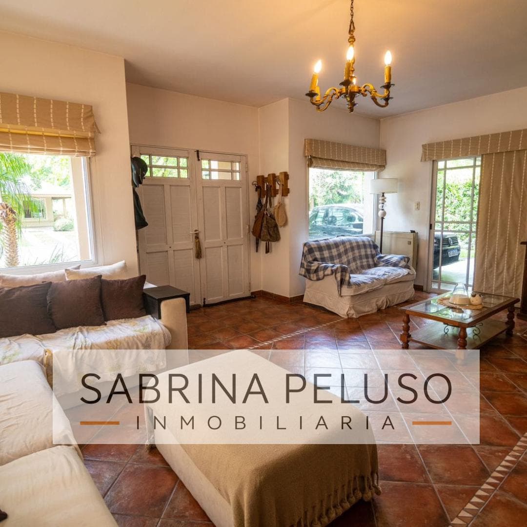 HOUSE FOR SALE IN THE EL CASCO MORENO NEIGHBORHOOD