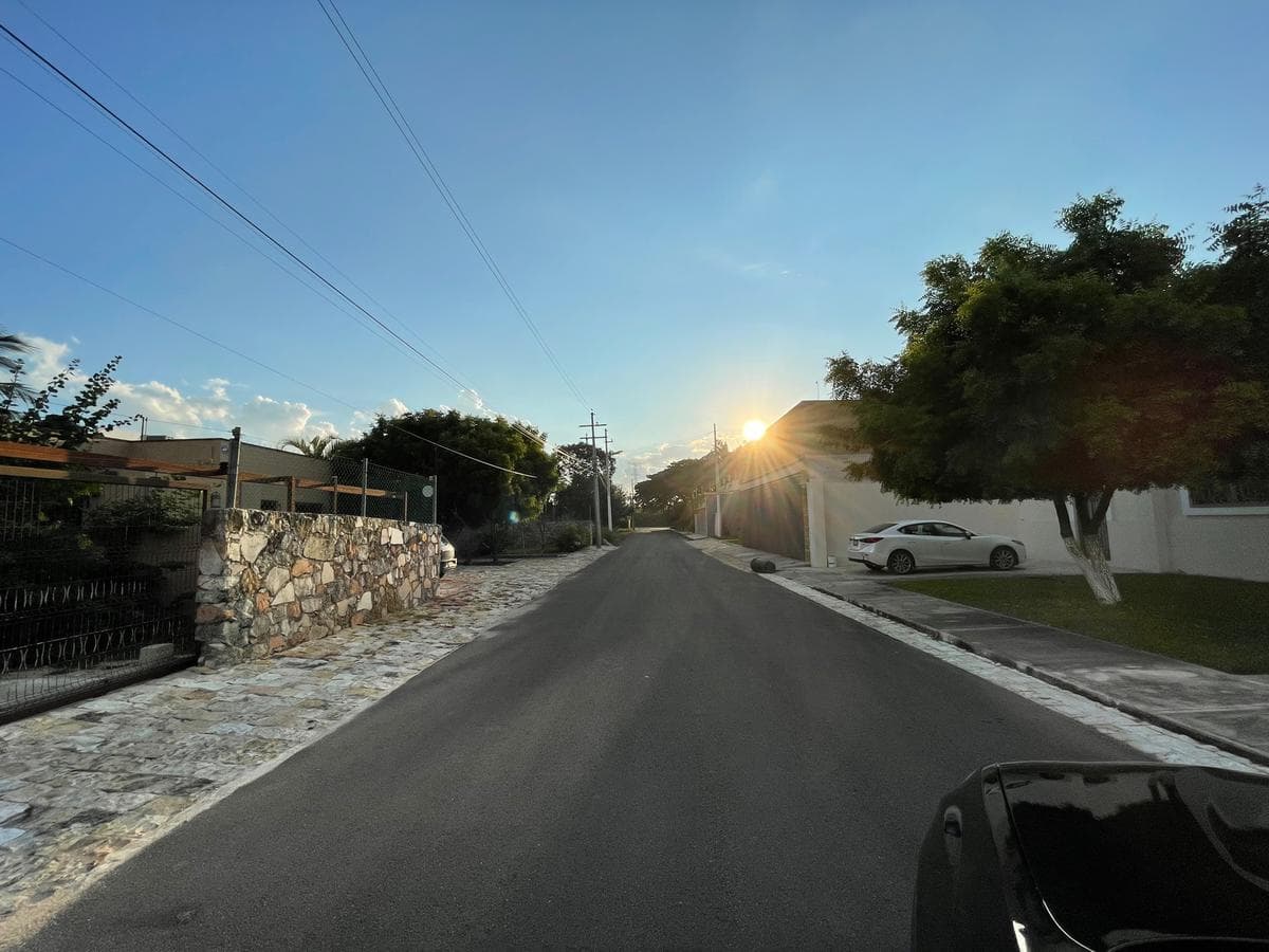 Land for sale in Mérida in a residential gated community with a 30-meter frontage—La Alborada