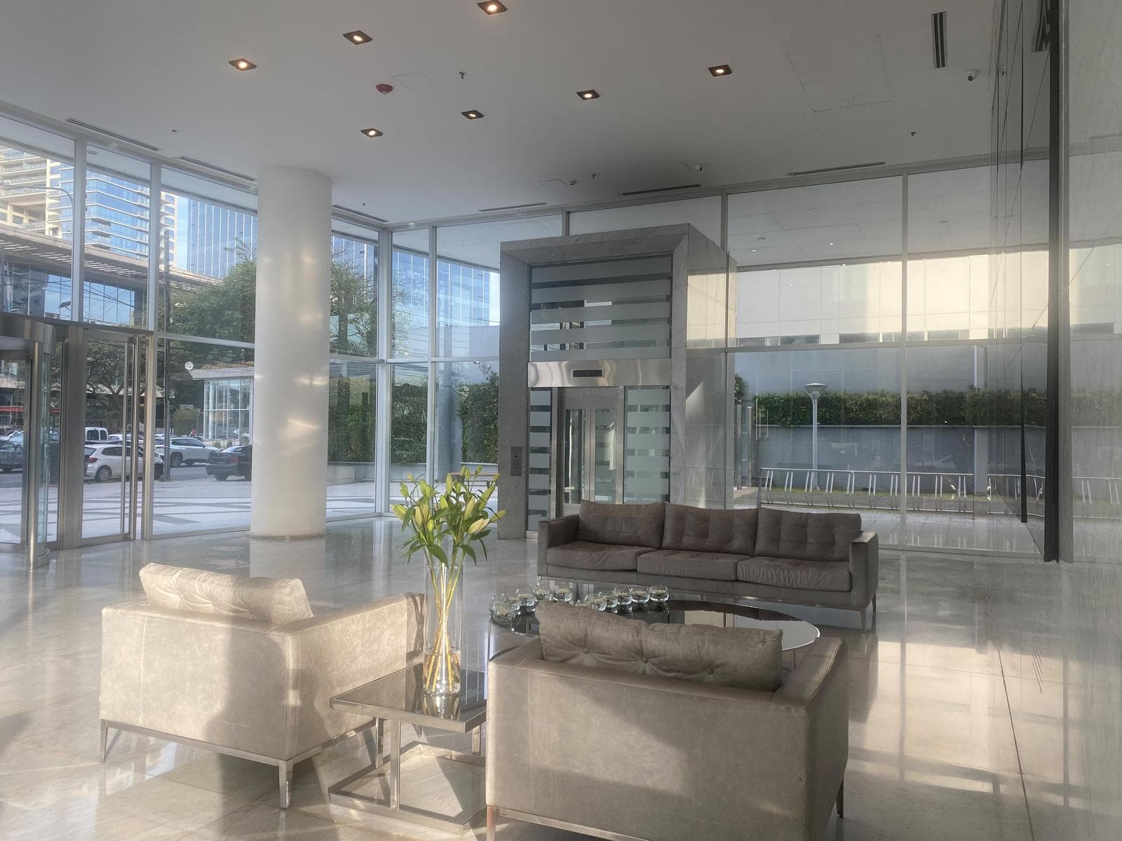 Torre Proa - Oficina en alquiler Vicente Lopez - 557 m2 - 9 cocheras.