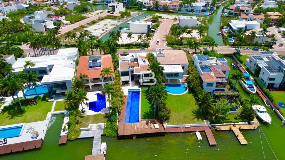 House for Sale in the Isla Dorada Residential Complex, Cancún