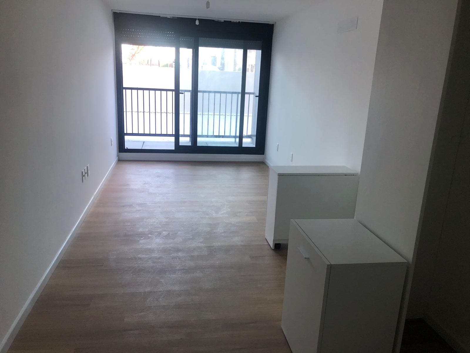 Studio Apartment for Rent with a Balcony in Downtown Montevideo.