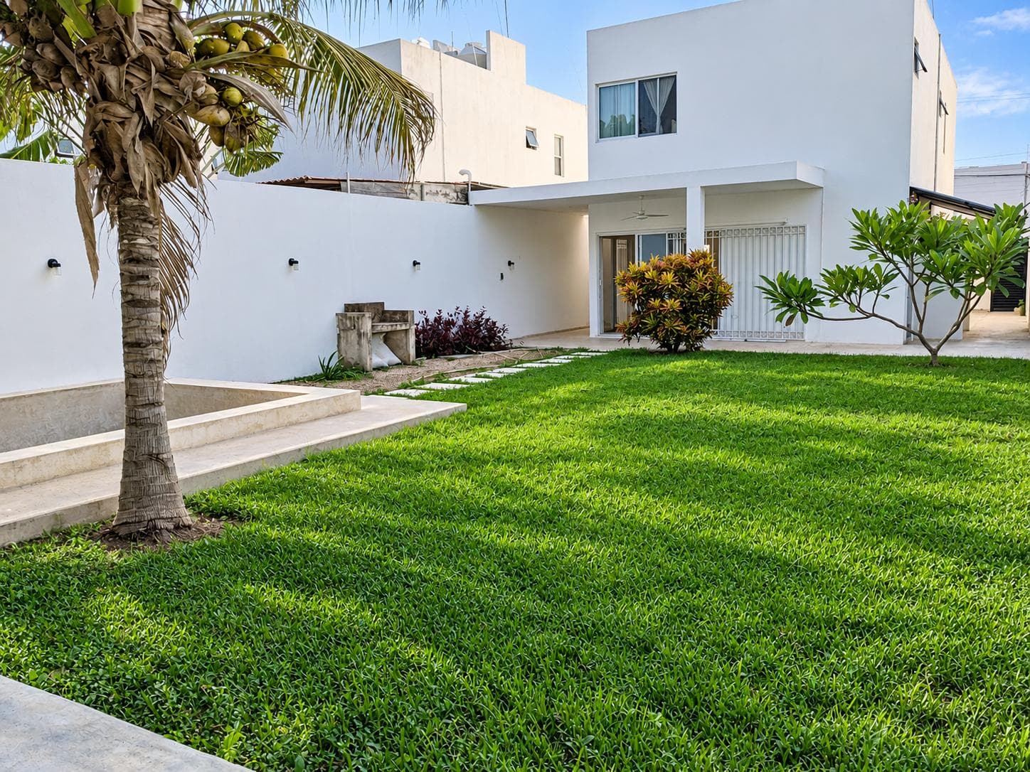 Casa con alberca cerca de Plaza Altabrisa