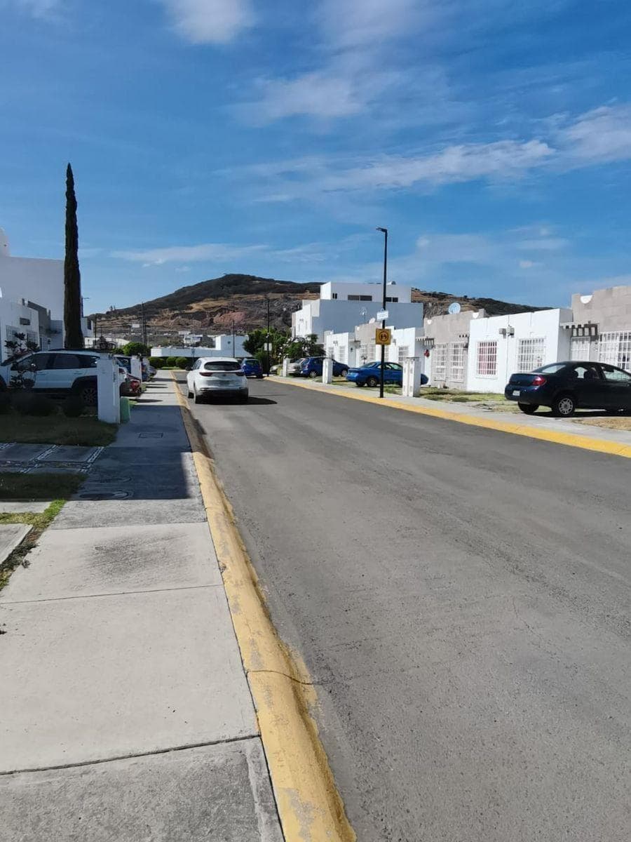SEMI-FURNISHED HOUSE FOR RENT, VIÑEDOS, QUERÉTARO
