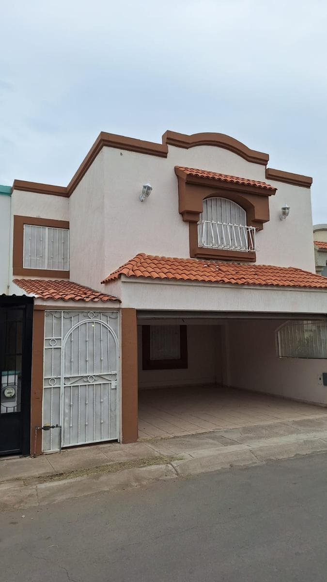 Two-story house for sale in Montecarlo