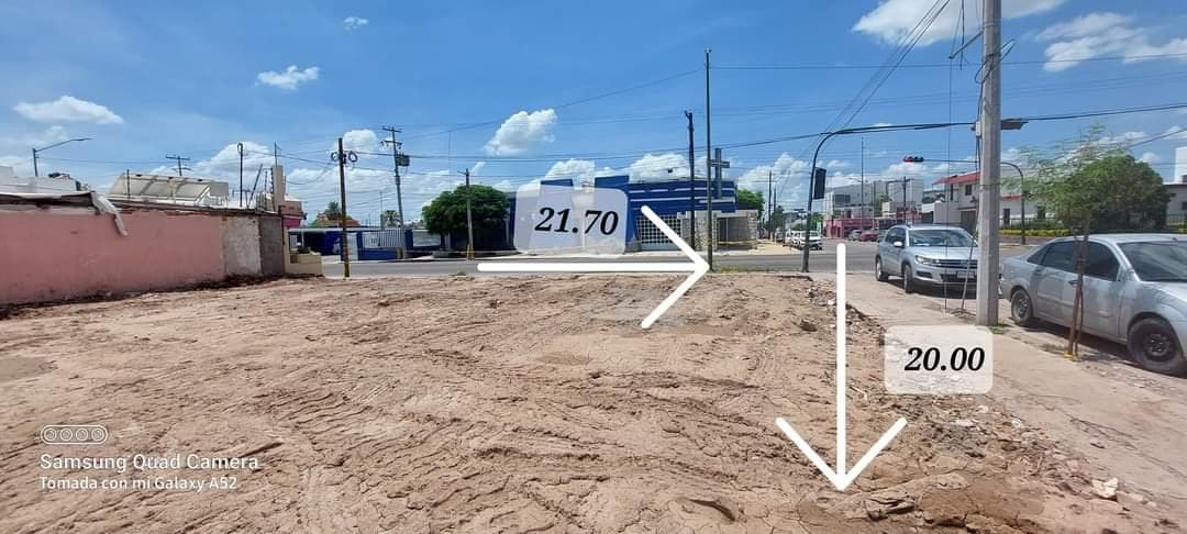 Land for rent at the corner of Revolución and Nuevo León streets in Colonia Centro