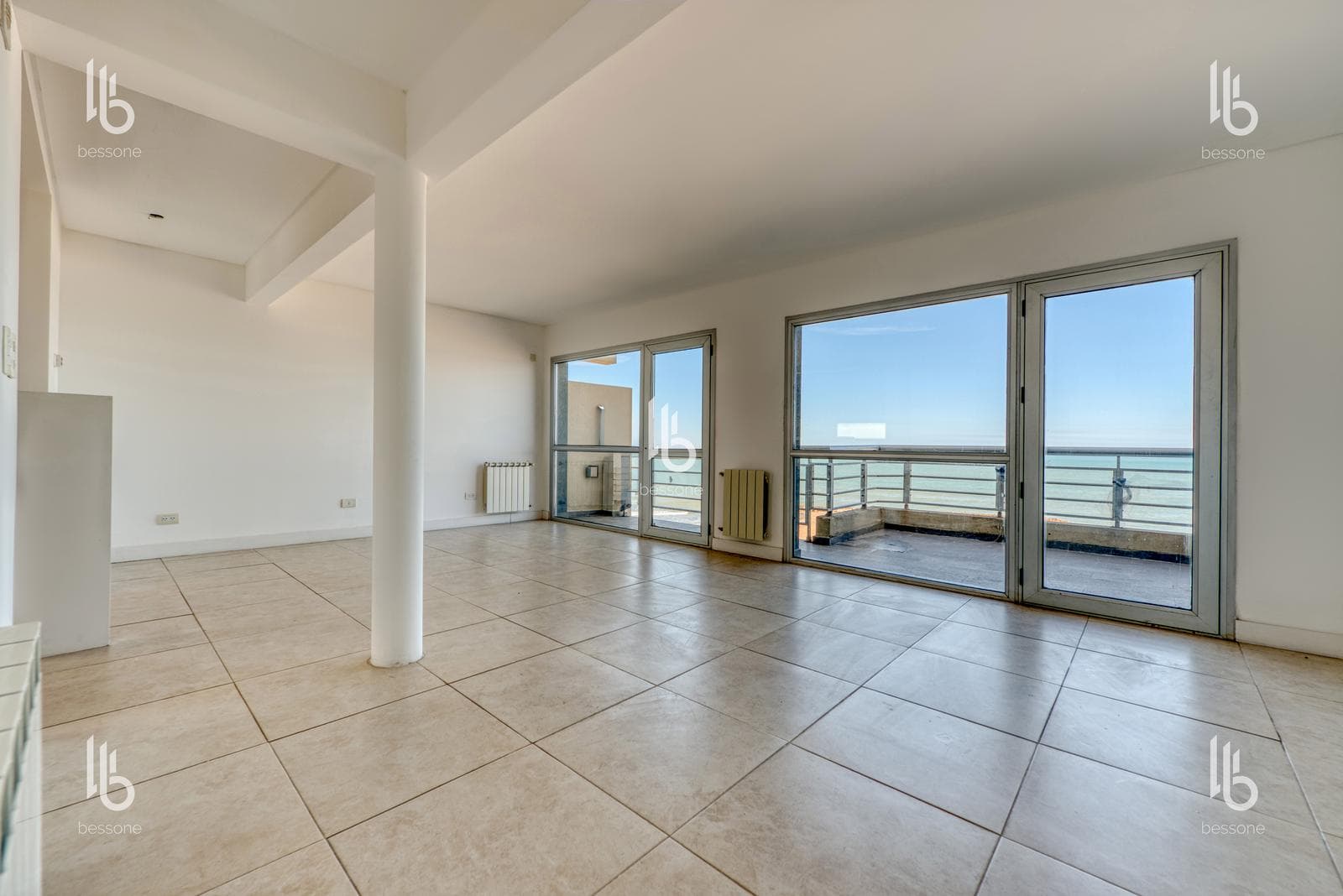 LARGE 3-ROOM APARTMENT WITH OCEAN VIEW CATEGORY