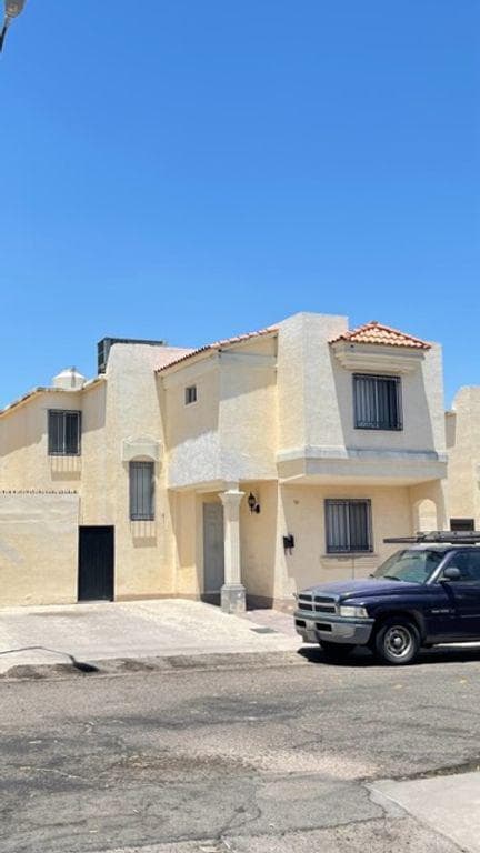 House for Sale in Marseille, "Por el Vado del Río" Residential Community