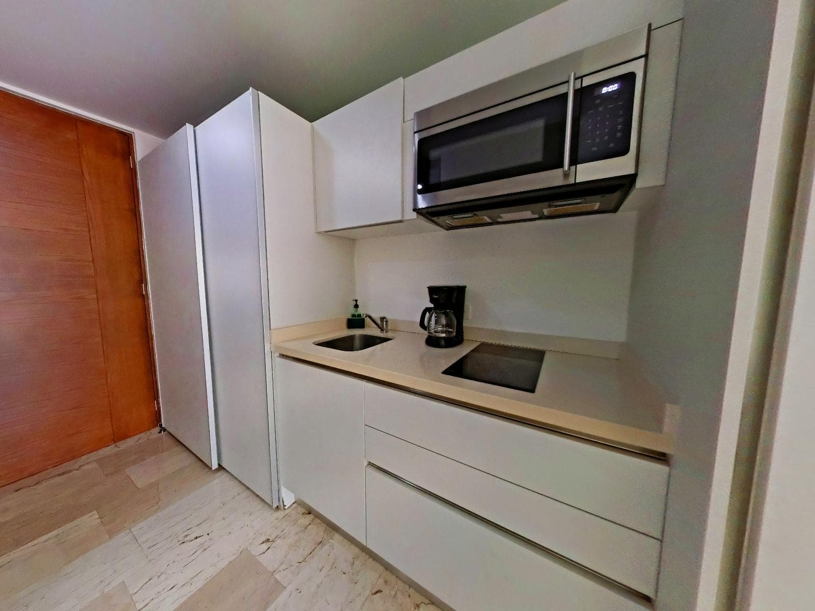 ONE PARALIA - Boutique Studio with Rooftop Infinity Pool | Ideal for Vacation Rentals