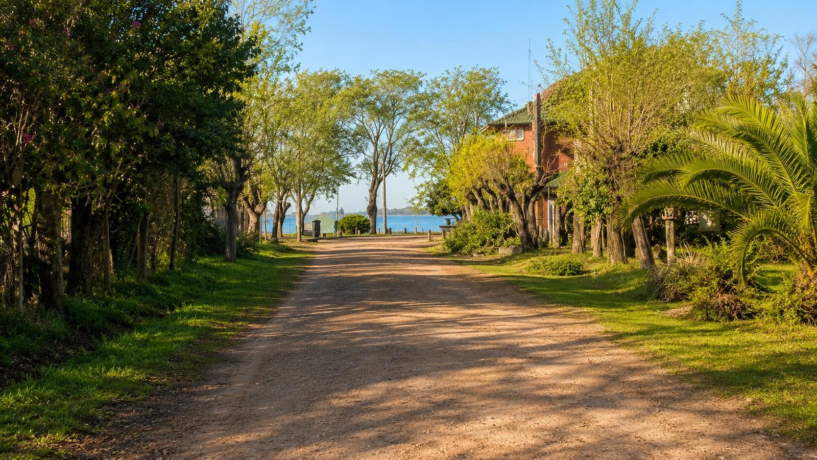 House for sale in Laguna de Lobos, just a few meters from the waterfront!