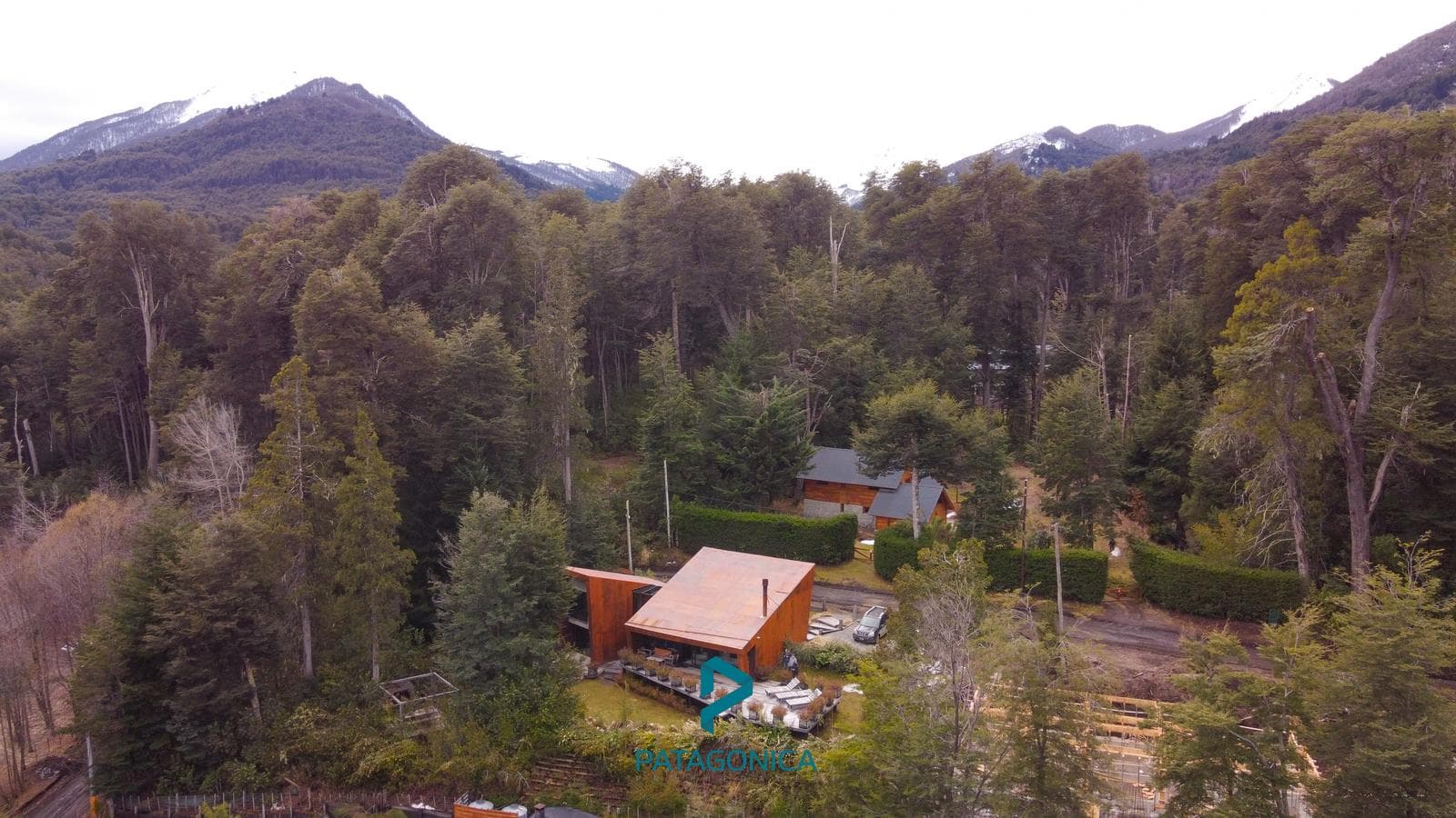 HOUSE FOR SALE with a distinctively modern style, 150 m², PUERTO MANZANO, VILLA LA ANGOSTURA