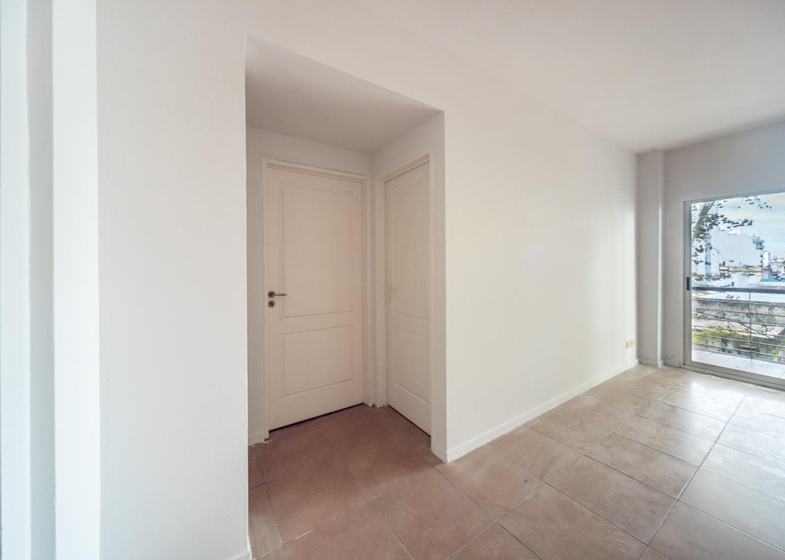 2-ROOM APARTMENT FOR RENT WITH GARAGE IN FLORES
