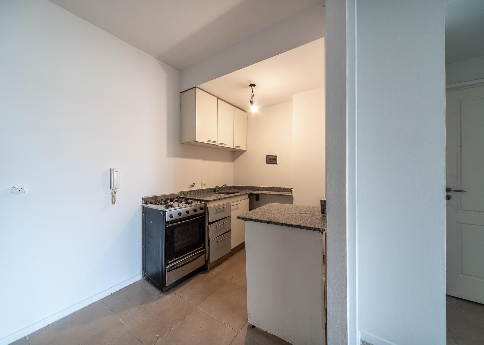 2-ROOM APARTMENT FOR RENT WITH GARAGE IN FLORES