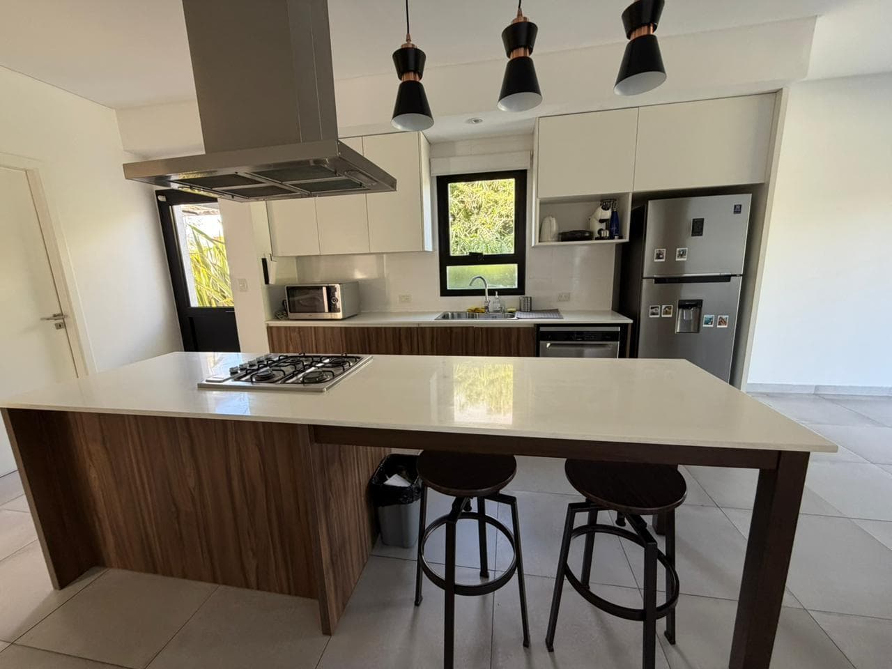 For Sale and Rent: House in Los Castaños, 5 rooms, with a pool, Nordelta, Tigre.
