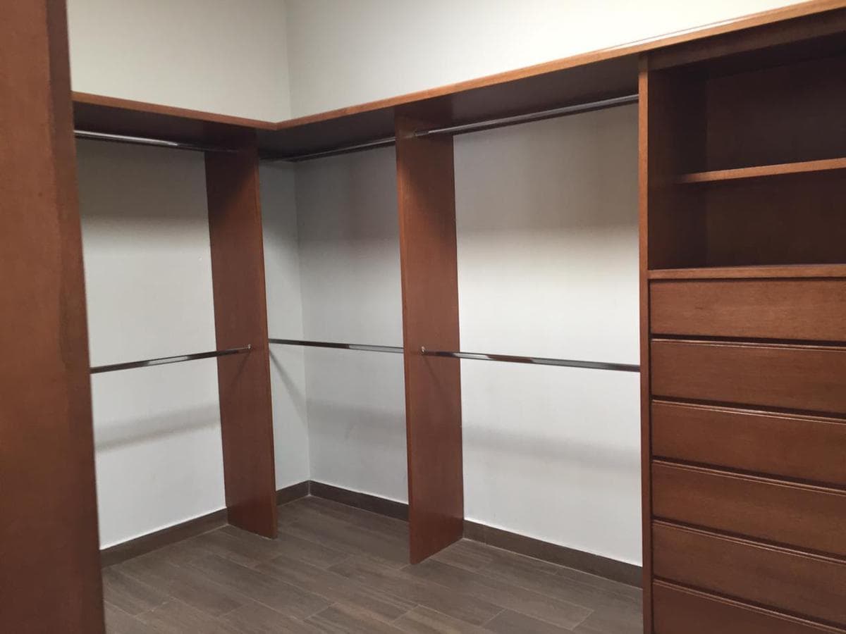 HOUSE FOR SALE IN LA JOYA RESIDENCIAL