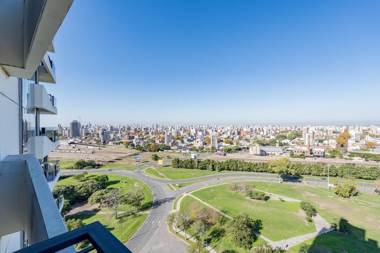 FOR SALE - Premium 1-Bedroom Apartment - With Parking Space - Puerto Norte, Rosario.