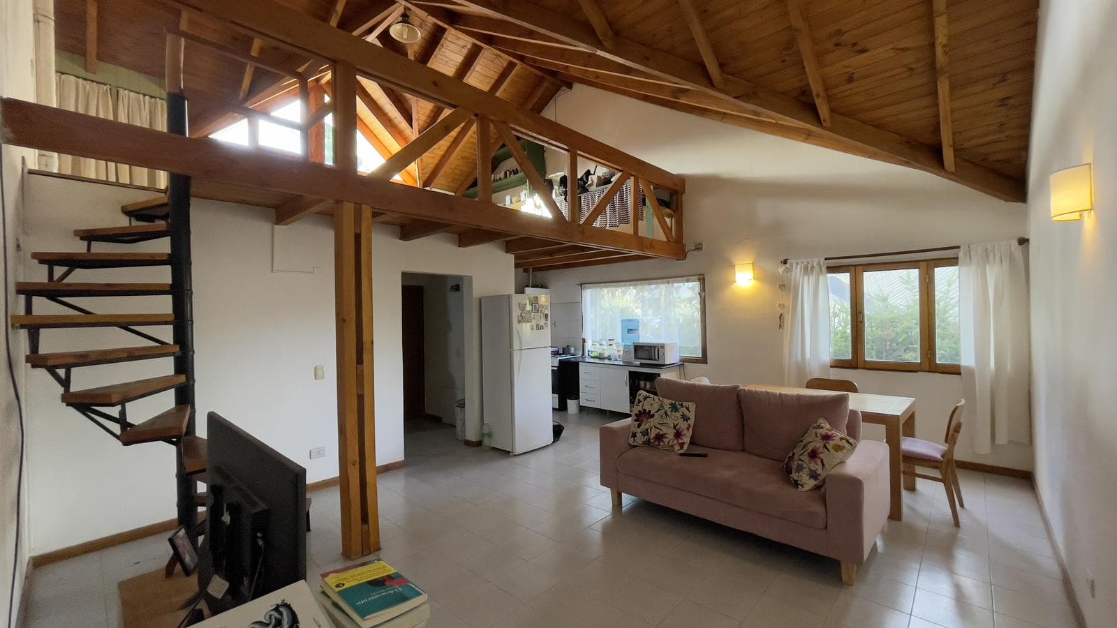 FOR SALE—Centrally located apartment, 90 m2, two blocks from Arrayanes Avenue, Villa la Angostura