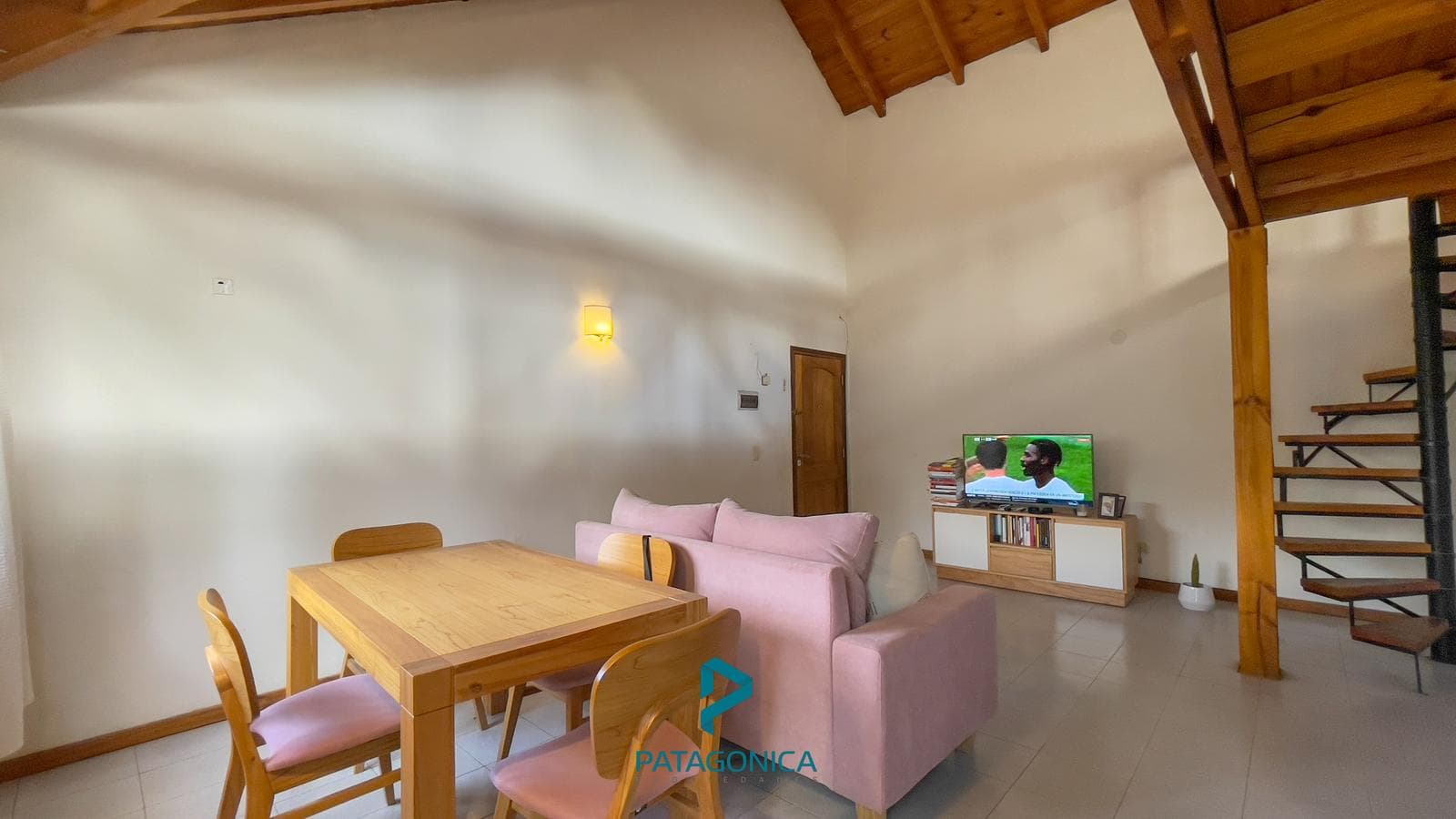 FOR SALE—Centrally located apartment, 90 m2, two blocks from Arrayanes Avenue, Villa la Angostura