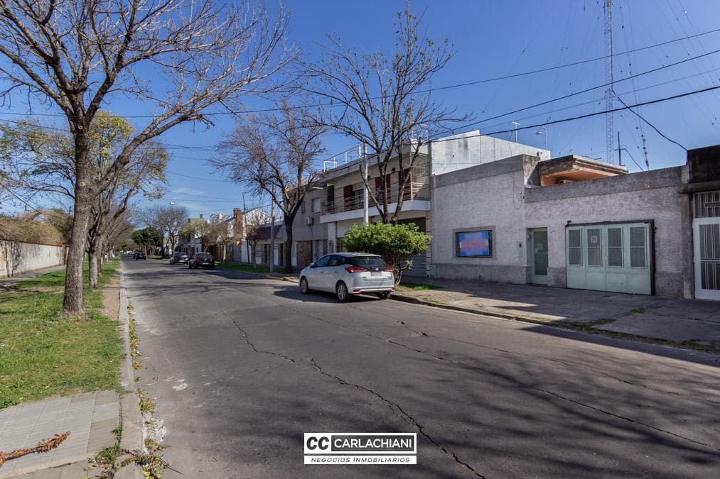 House for Sale in Rosario: 2 Bedrooms - Dean Funes and Corrientes