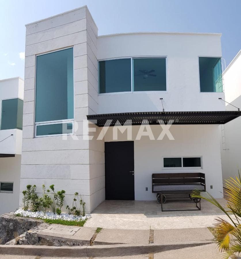 House in a Condominium Complex in Downtown Oaxtepec, Morelos