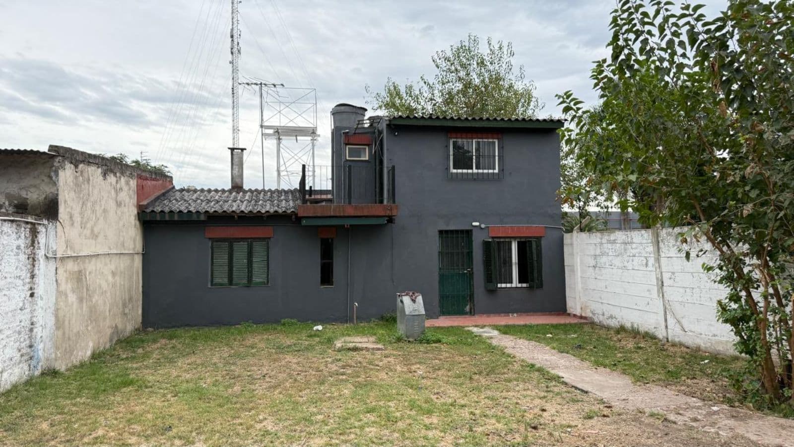 House for sale or rent with 2 commercial spaces in La Reja, 234 m²