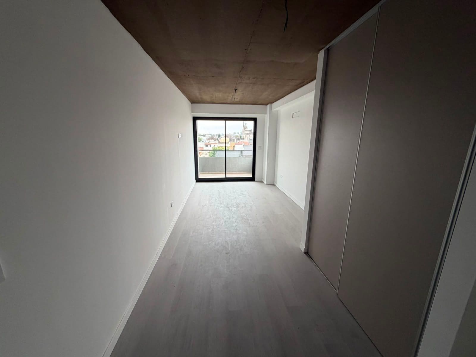 Brand-new 1-bedroom apartment with balcony for sale in Monte Castro—available immediately!
