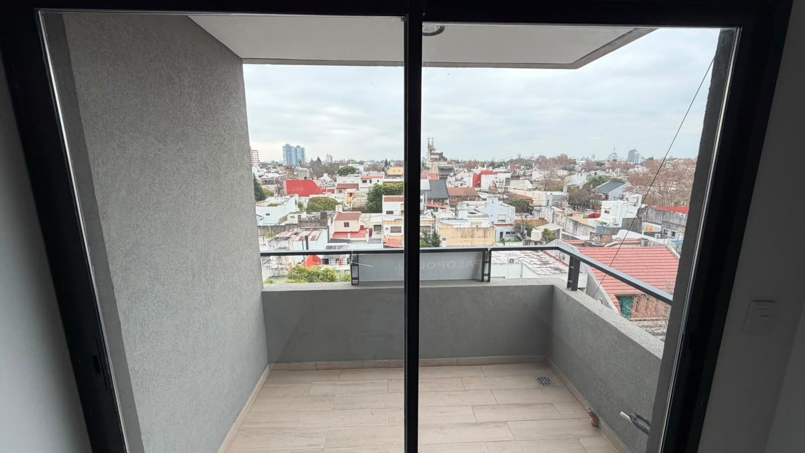 Brand-new 1-bedroom apartment with balcony for sale in Monte Castro—available immediately!